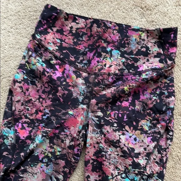 Lululemon Multicolor Floral Running Shorts 6 - Picture 5 of 8